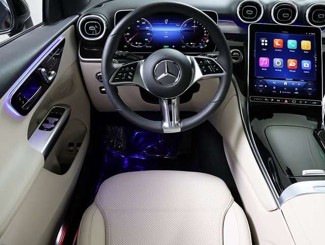 2025 Mercedes Benz GLC 350e 4MATIC photo 3