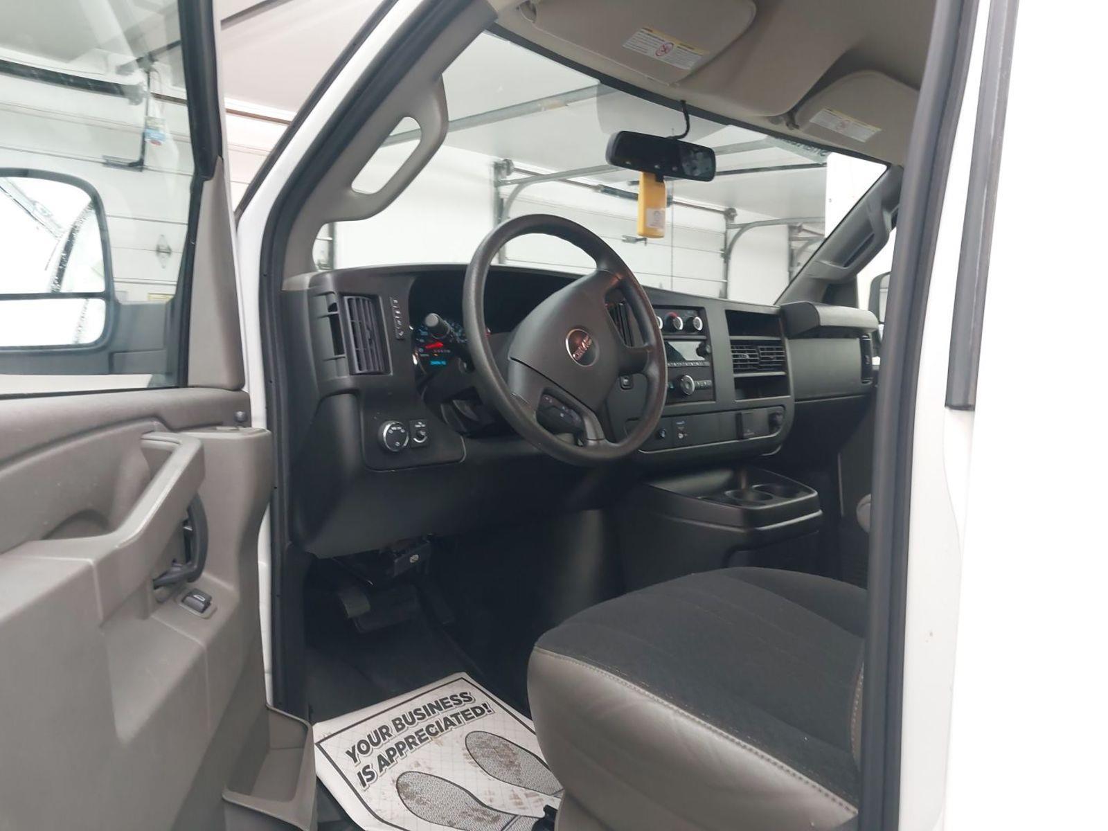 2023 Gmc Savana Cargo 2500 photo 3