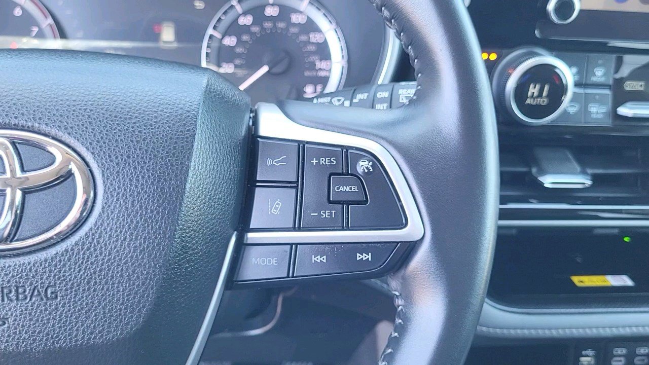 2024 Toyota Highlander XLE photo 14