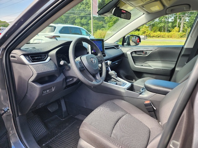 2025 Toyota RAV4 LE photo 13