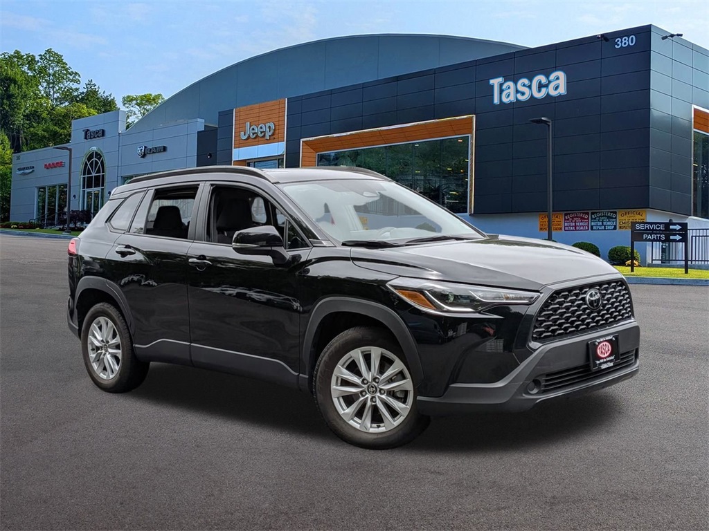Used 2023  Toyota LE image 1