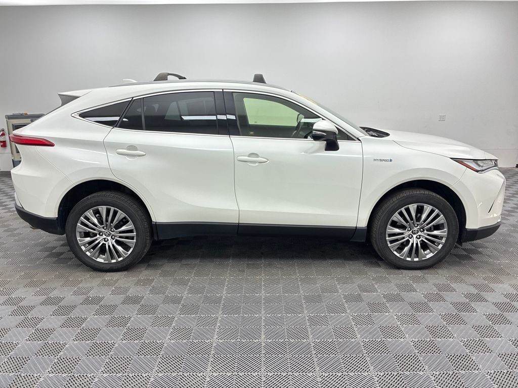 2021 Toyota Venza XLE photo 11
