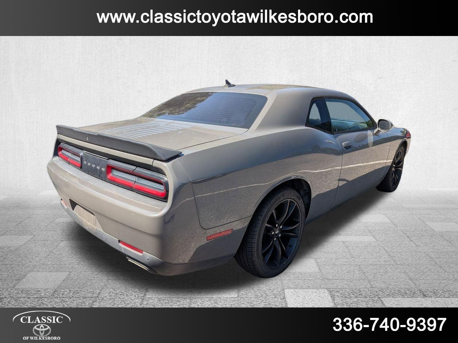 2017 Dodge Challenger SXT Plus photo 6