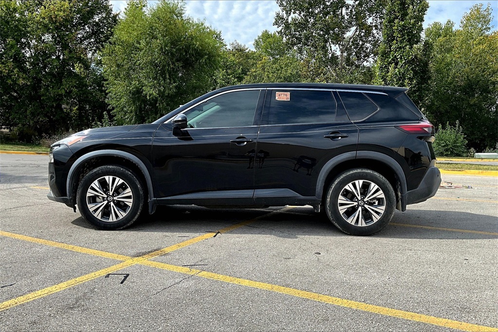 2021 Nissan Rogue SV photo 4