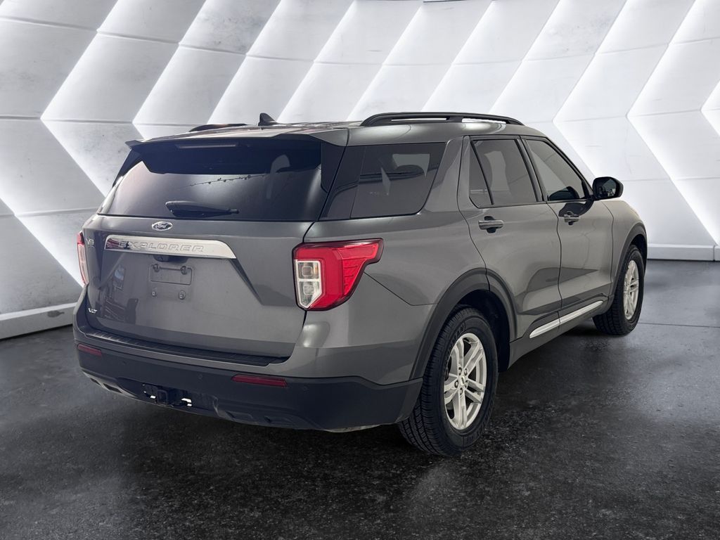 2021 Ford Explorer XLT photo 3