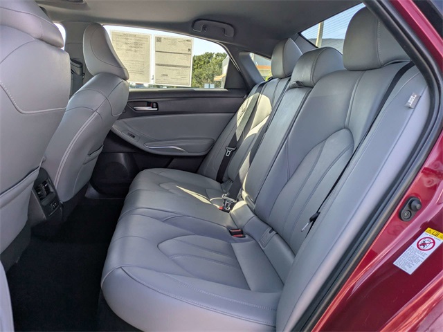 2019 Toyota Avalon Hybrid XLE Plus photo 12