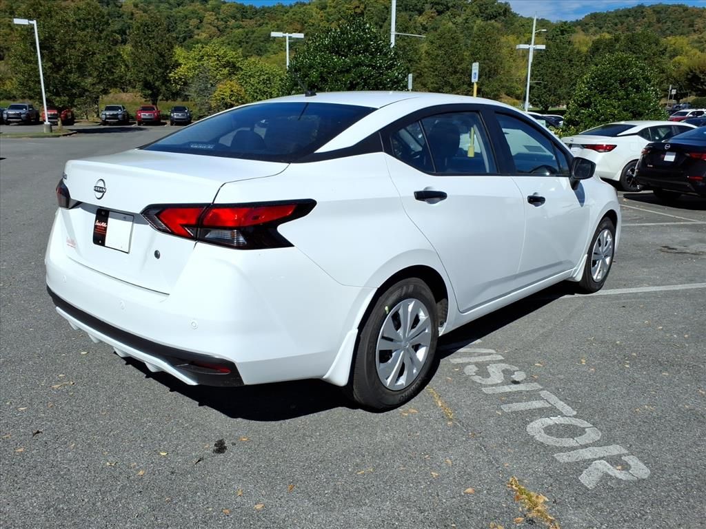 2025 Nissan Versa S photo 2
