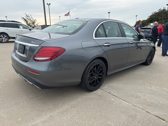 2017 Mercedes Benz E 300 4MATIC photo 4