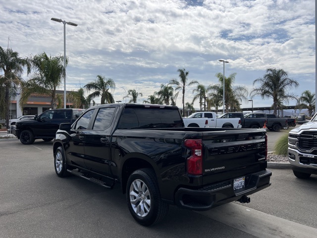 2022 Chevrolet Silverado 1500 Custom photo 2