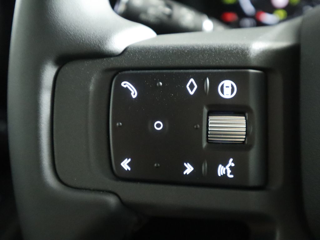 2025 Land Rover Defender 110 S photo 12