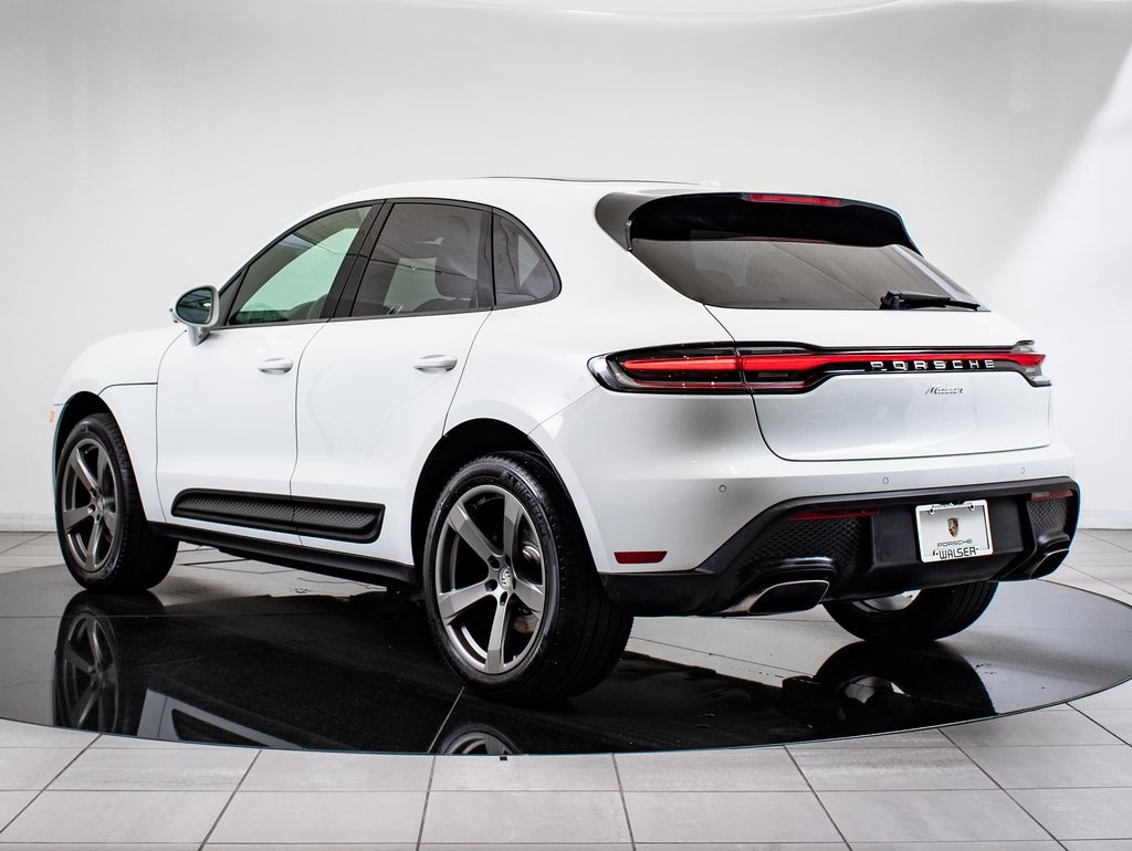 2024 Porsche Macan T photo 3