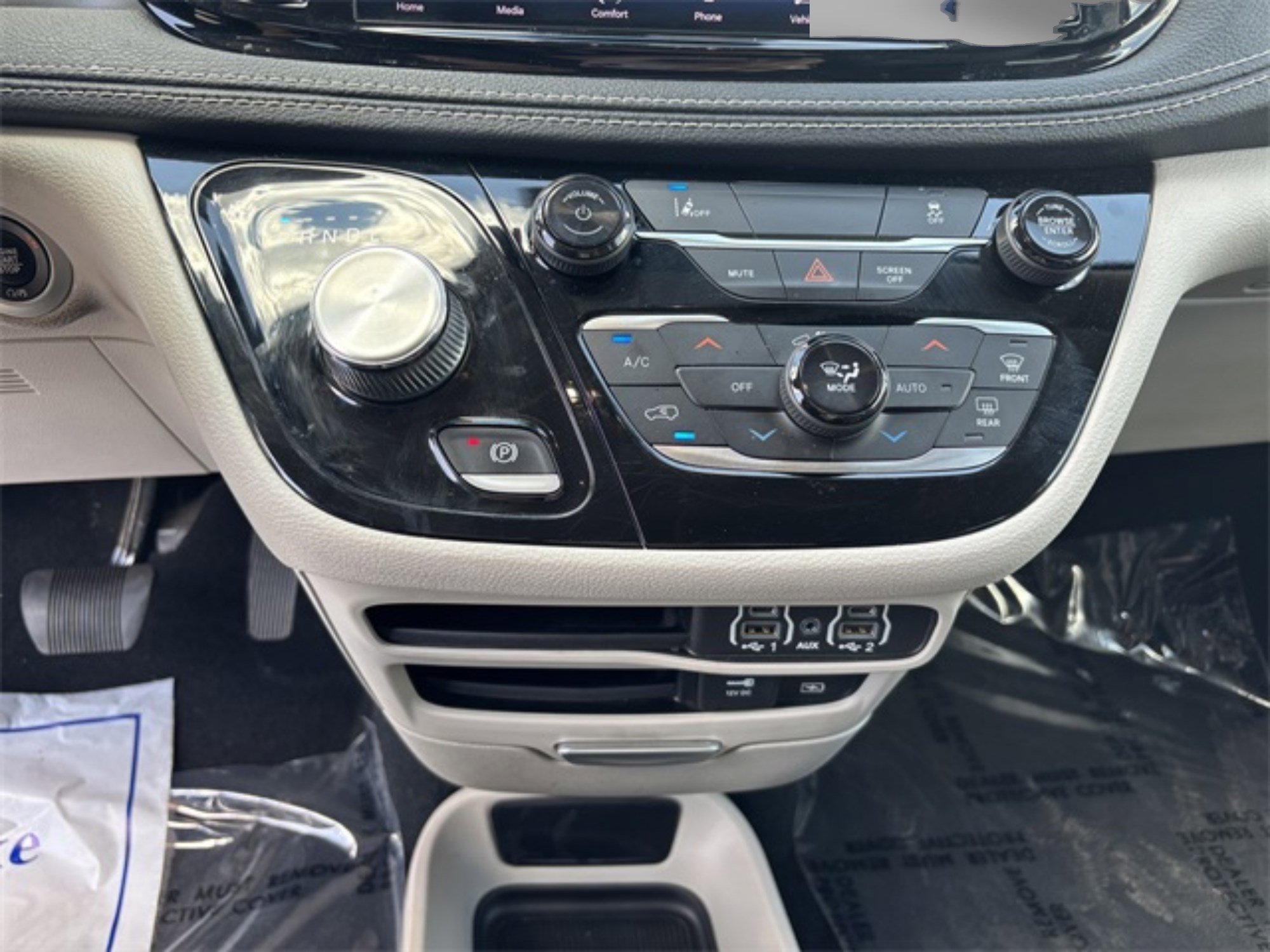 2022 Chrysler Pacifica Touring L photo 14