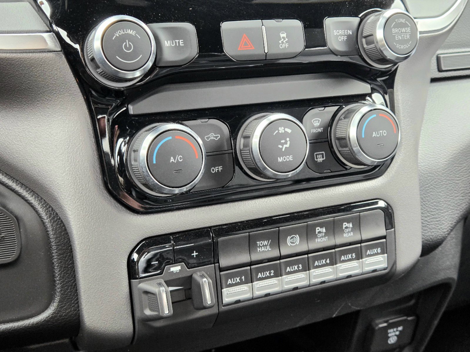 2024 Ram 2500 Big Horn photo 38