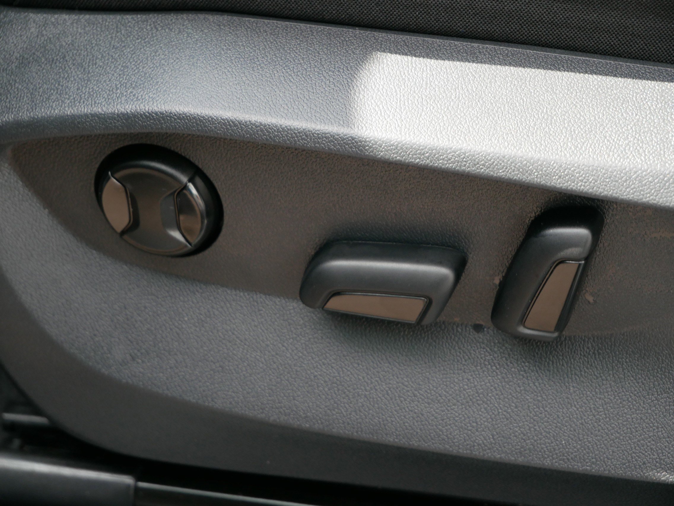 2024 Volkswagen Tiguan Wolfsburg Edition photo 18