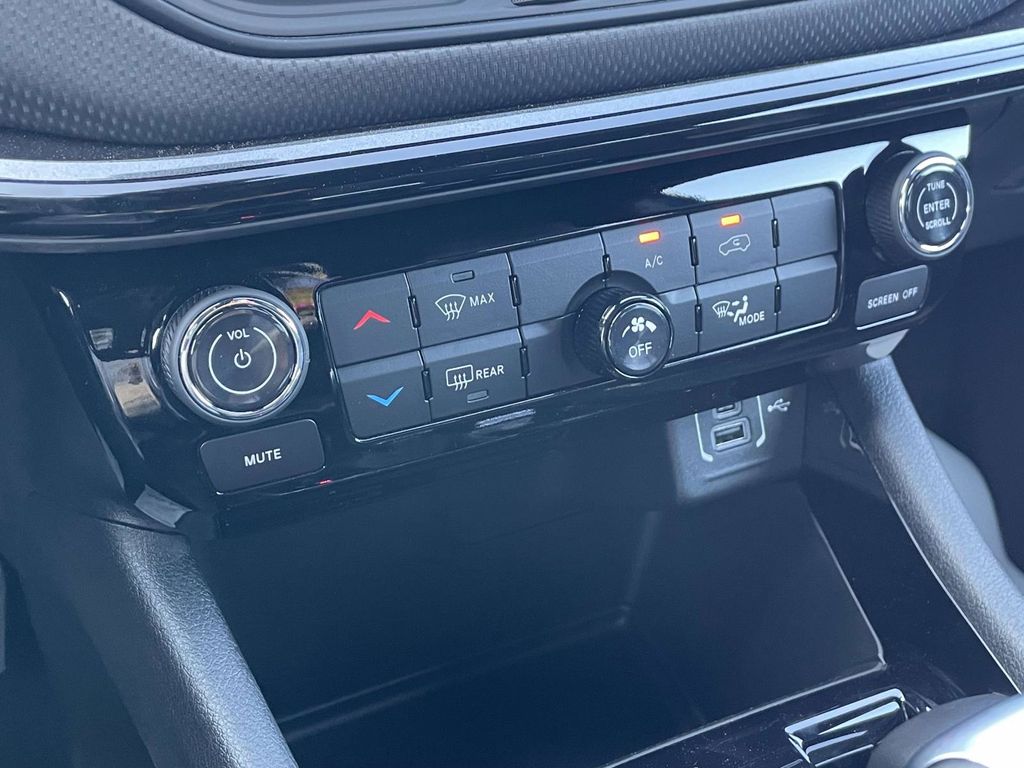 2025 Jeep Compass Latitude photo 33