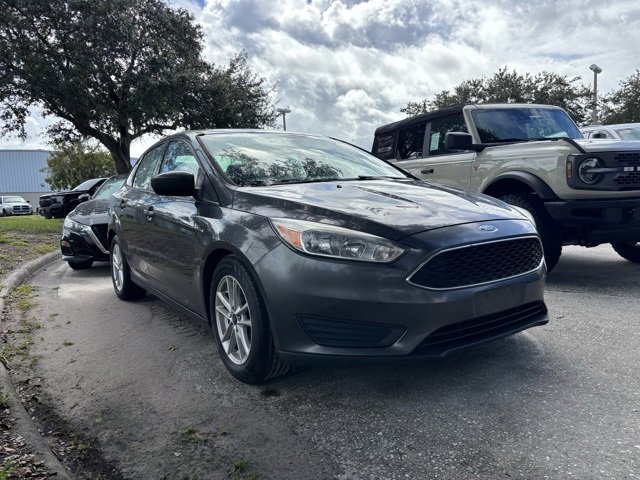 2018 Ford Focus SE photo 2