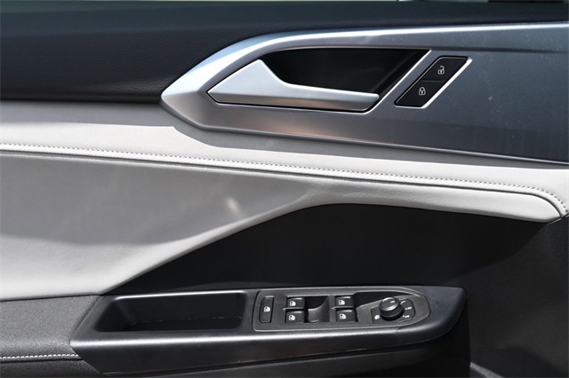 2025 Volkswagen Taos SE photo 19