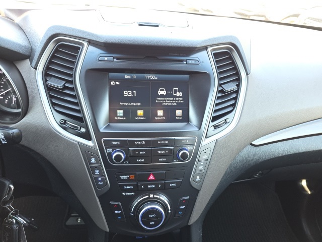 2017 Hyundai Santa Fe SE photo 14