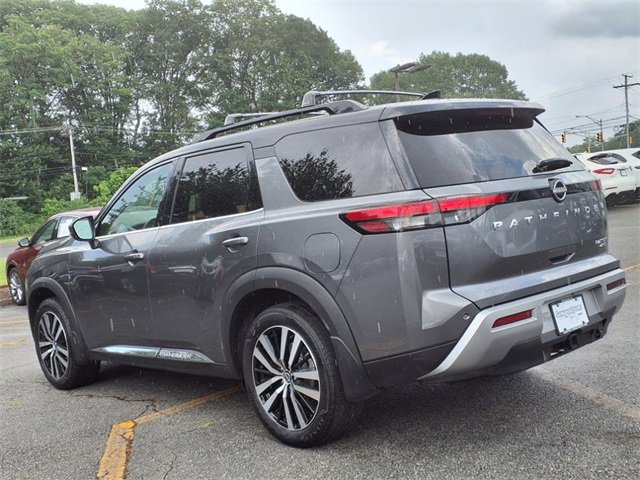 2023 Nissan Pathfinder Platinum photo 4