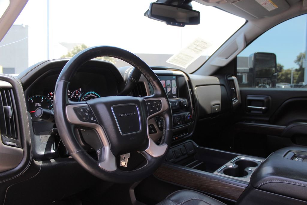 2017 Gmc Sierra 2500 HD Denali photo 11