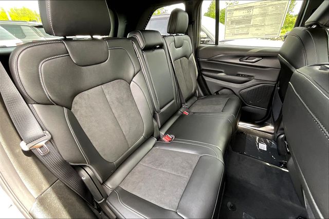 2025 Jeep Grand Cherokee Altitude photo 23