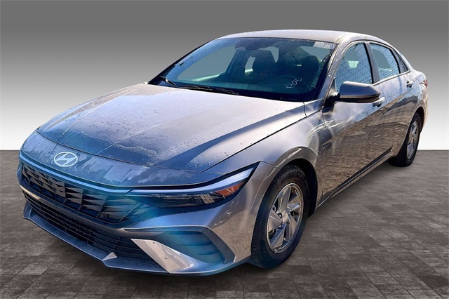 2024 Hyundai Elantra SE's photo