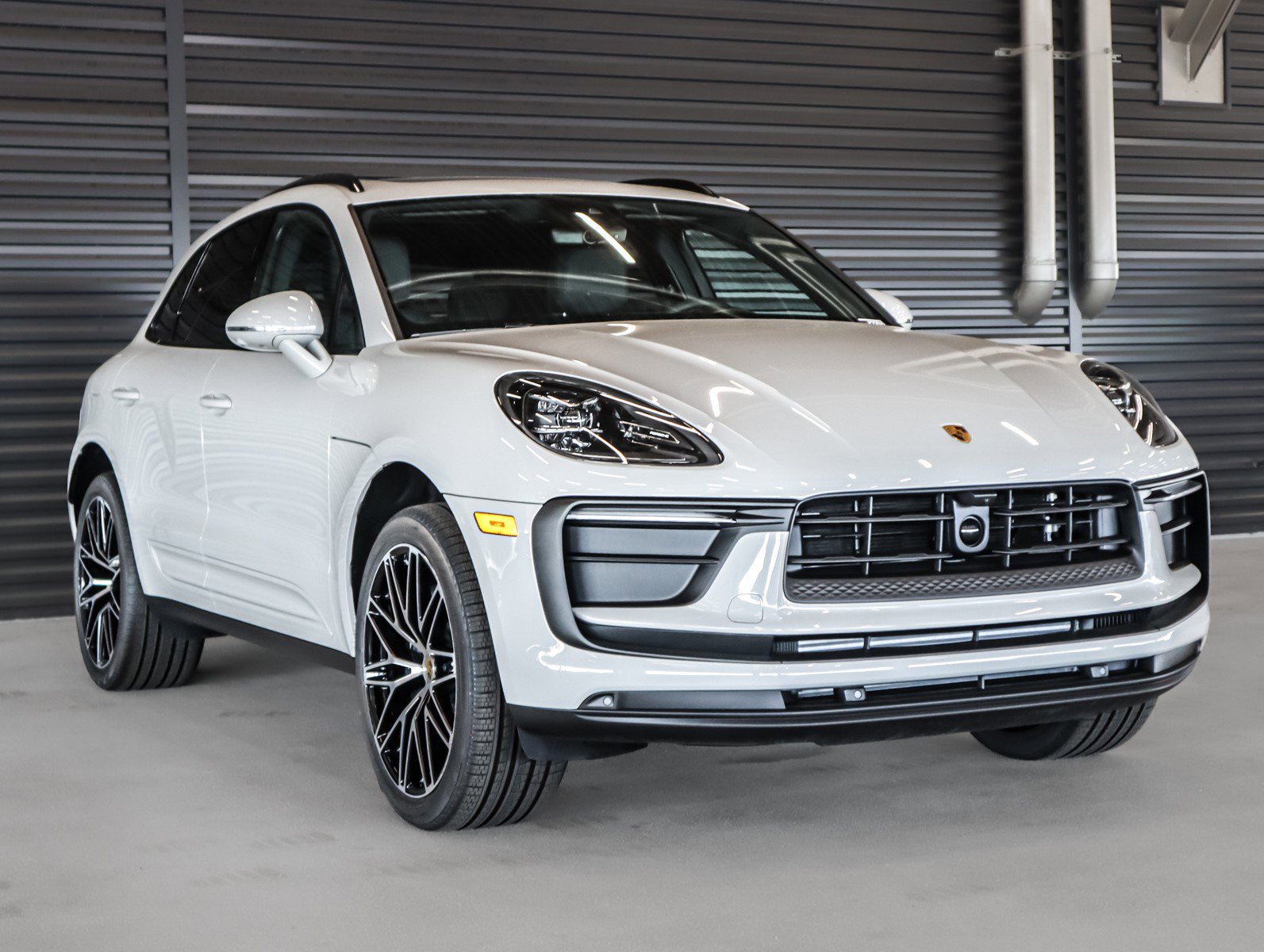 2025 Porsche Macan T photo 5