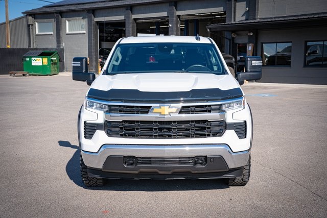 2022 Chevrolet Silverado 1500 LT photo 2