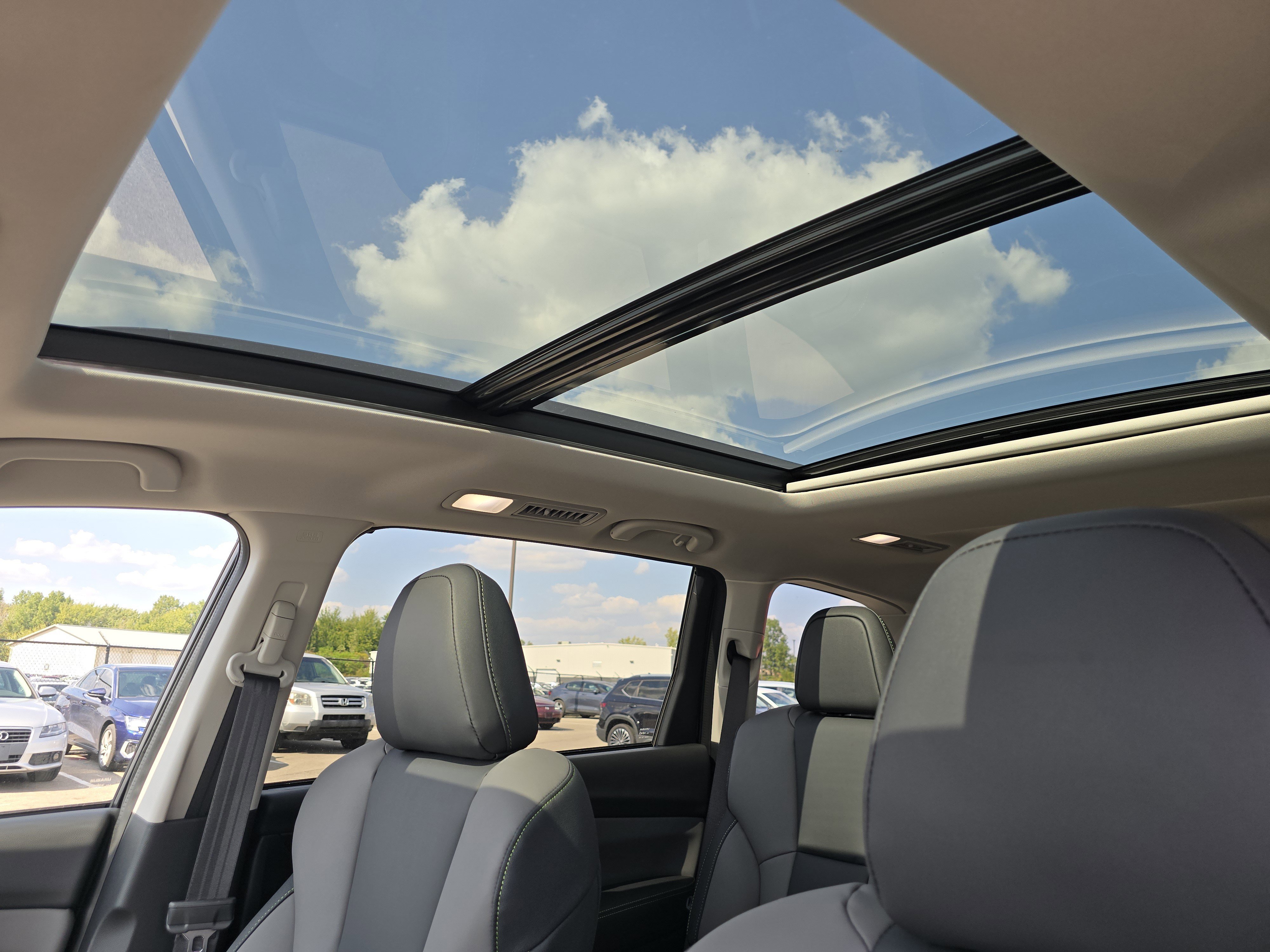 2025 Subaru Ascent Onyx Edition photo 9