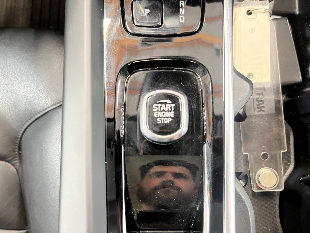 2024 Volvo XC60 B5 Core photo 13
