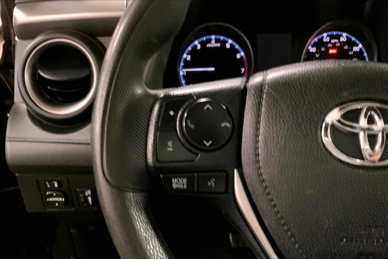 2017 Toyota RAV4 LE photo 22