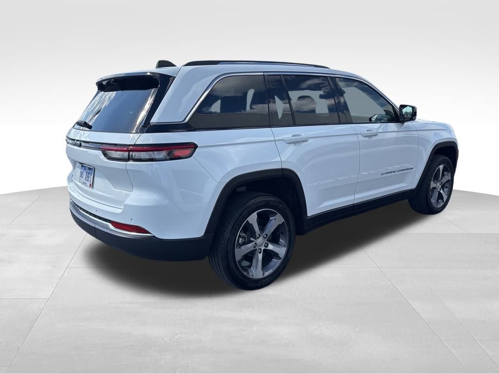 2023 Jeep Cherokee 4xe photo 8