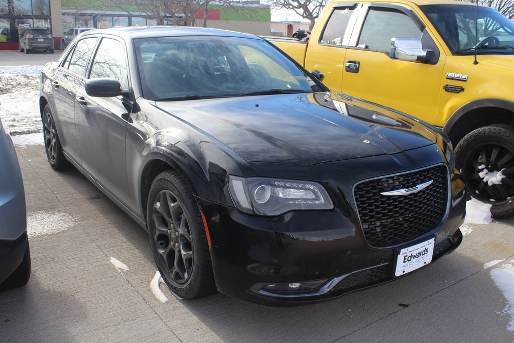 2018 Chrysler 300 S's photo