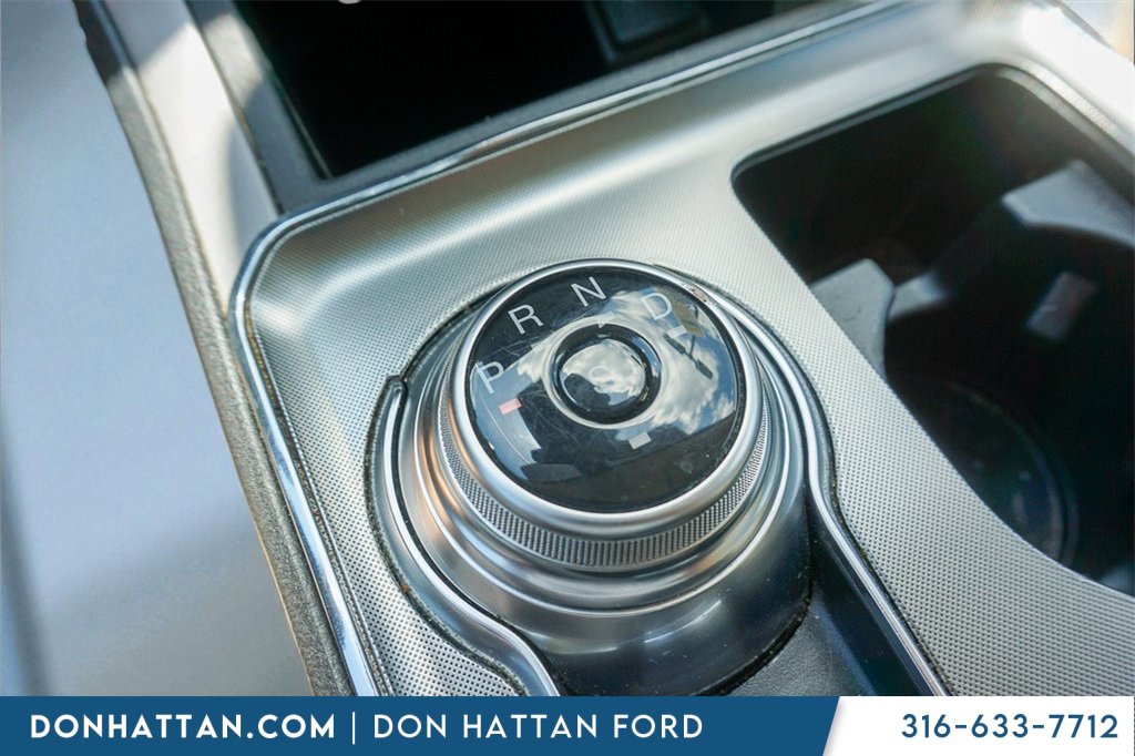 2022 Ford Edge SEL photo 9