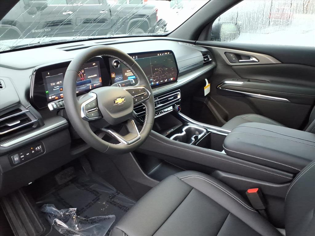 2026 Chevrolet Traverse photo 2