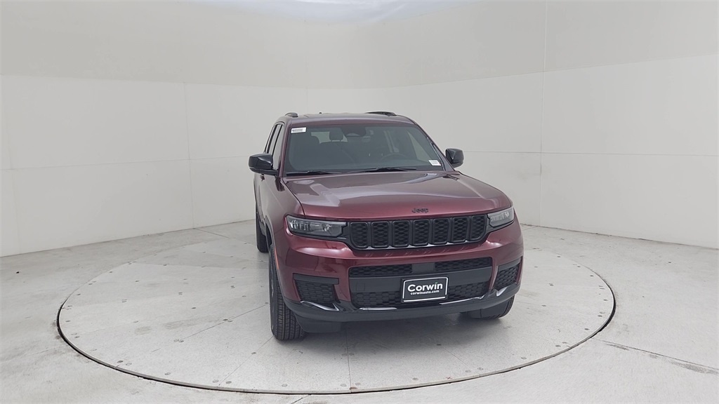 2025 Jeep Grand Cherokee Laredo Altitude X photo 4