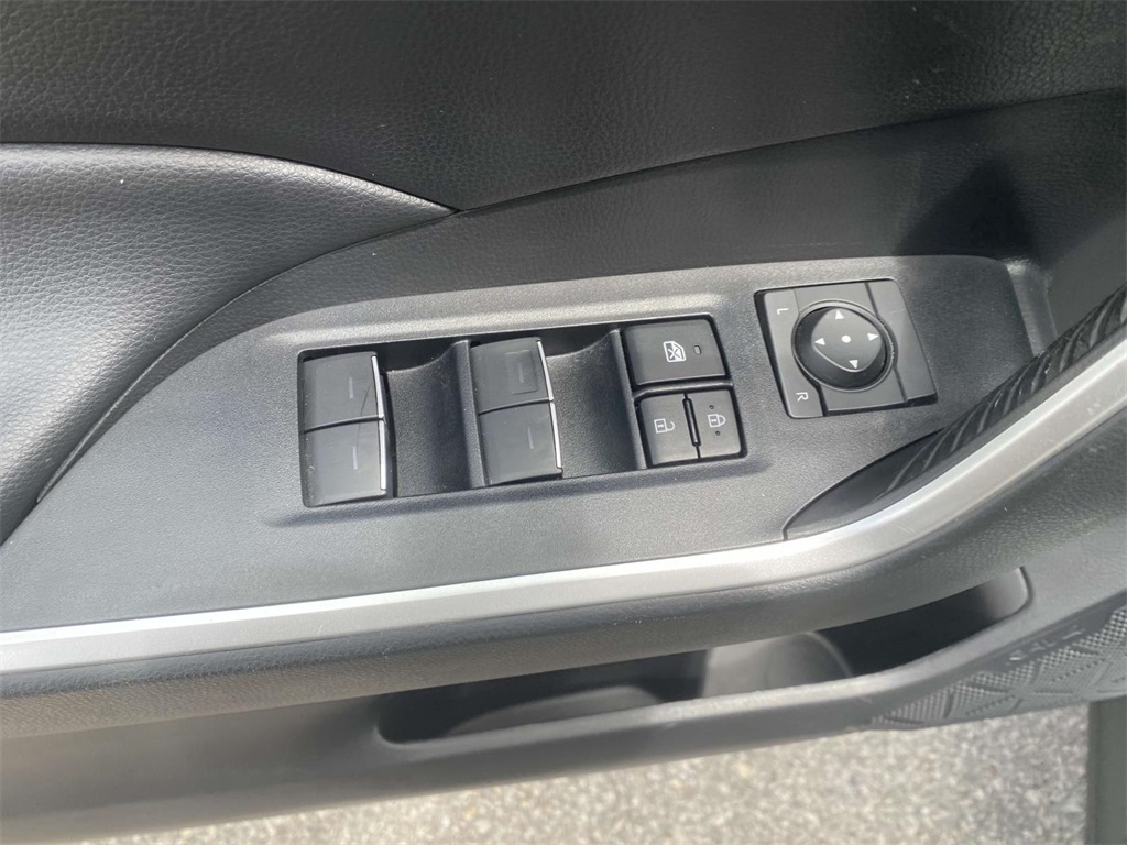 2023 Toyota RAV4 XLE photo 13