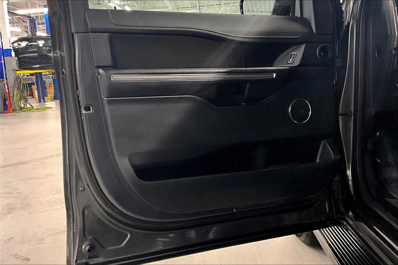 2021 Ford Expedition MAX XLT photo 19