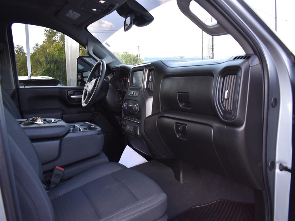 2024 Chevrolet Silverado 2500HD Custom photo 3