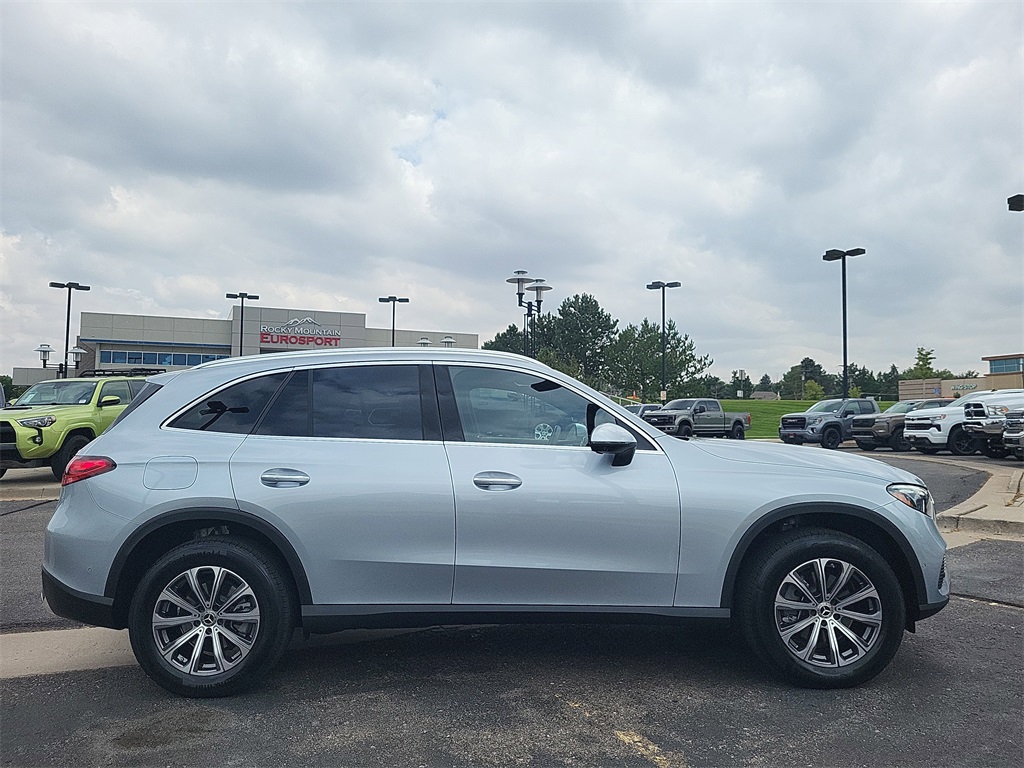 2023 Mercedes Benz GLC 300 4MATIC photo 3