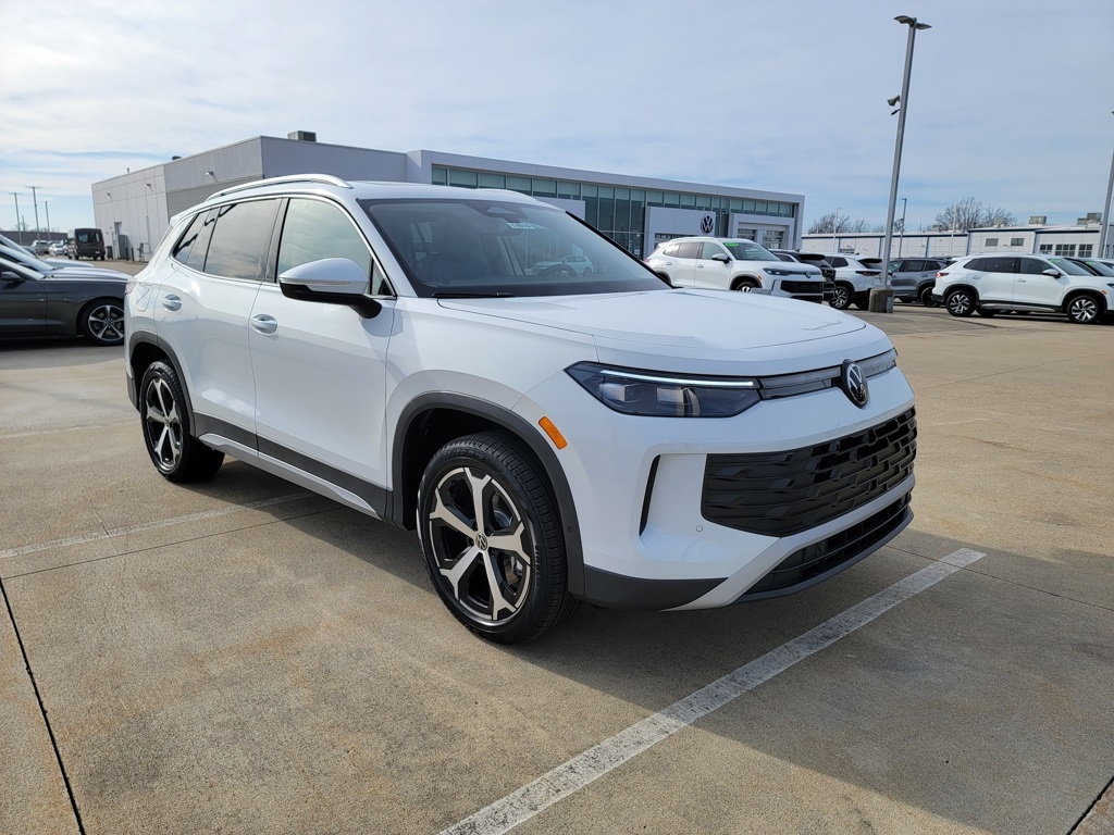 2026 Volkswagen Tiguan SE's photo