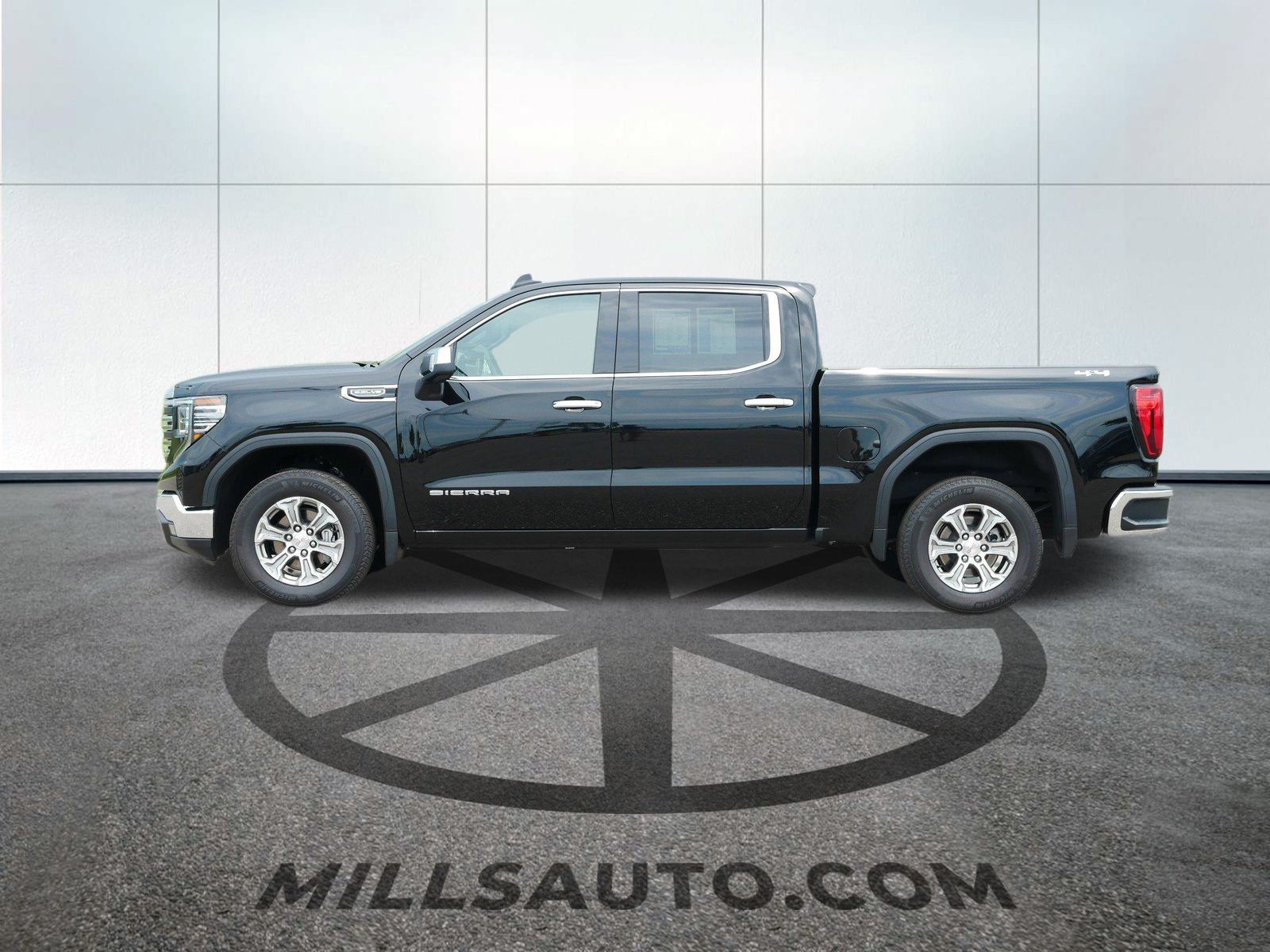 Used 2024 GMC Sierra 1500 SLT with VIN 3GTUUDED4RG387783 for sale in Willmar, Minnesota