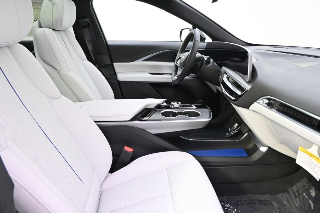 2025 Cadillac Lyriq Luxury photo 14
