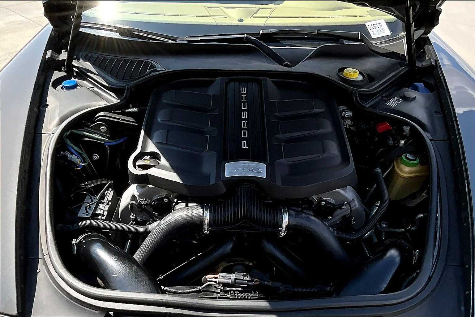 2016 Porsche Panamera S photo 22