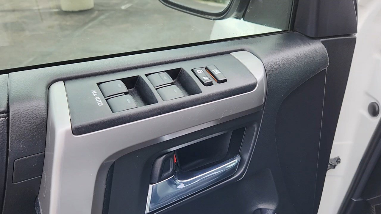2018 Toyota 4Runner SR5 Premium photo 5
