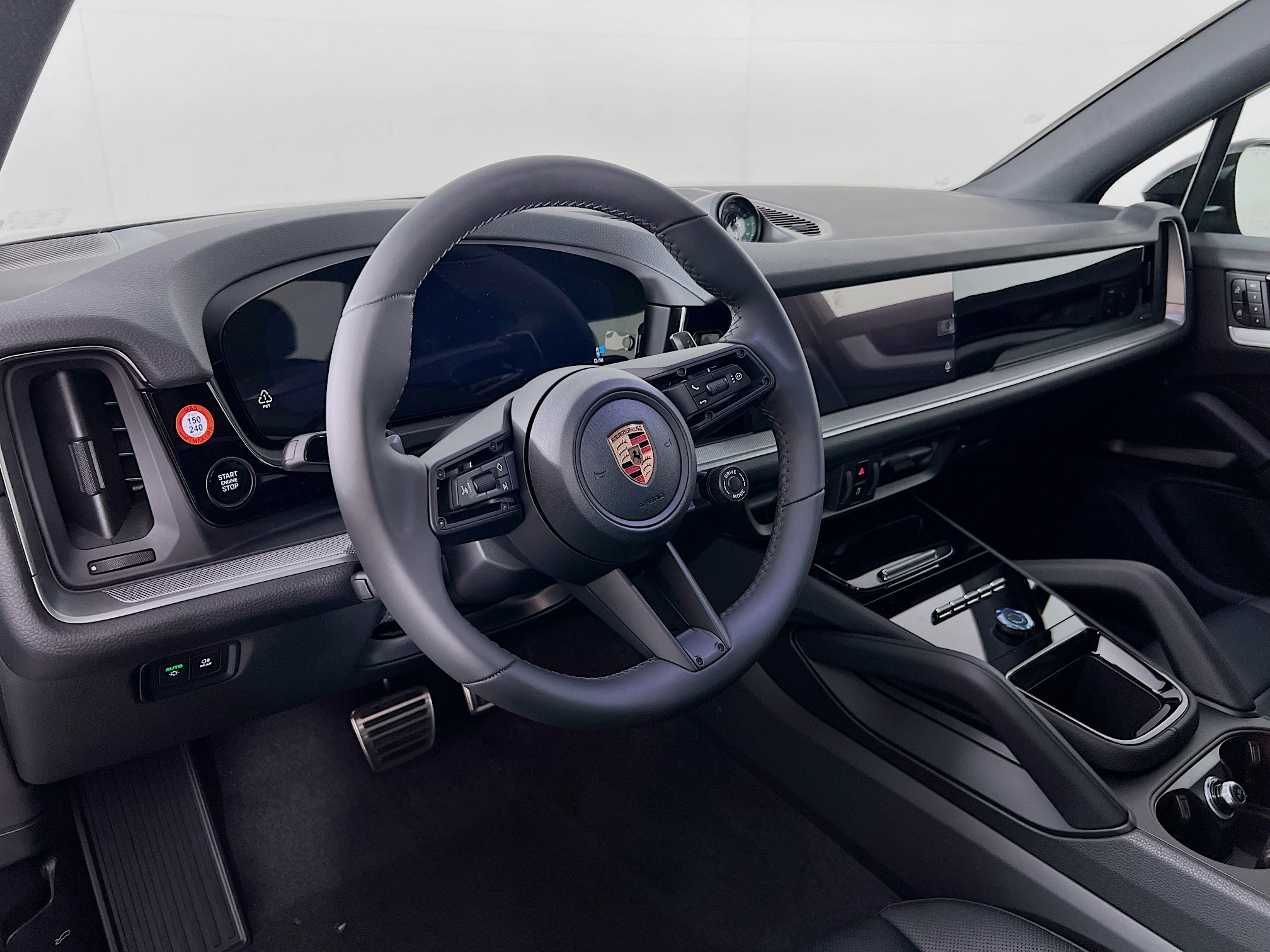 2026 Porsche Cayenne S E-Hybrid photo 4