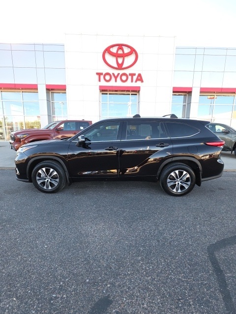 2020 Toyota Highlander XLE photo 3