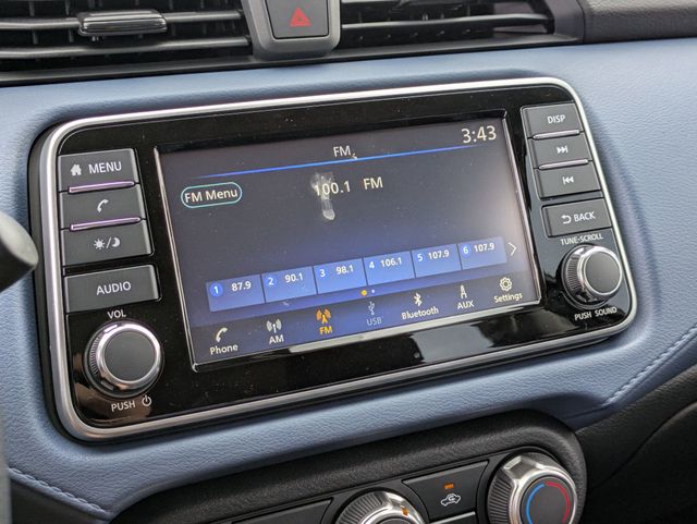 2025 Nissan Versa SV photo 18