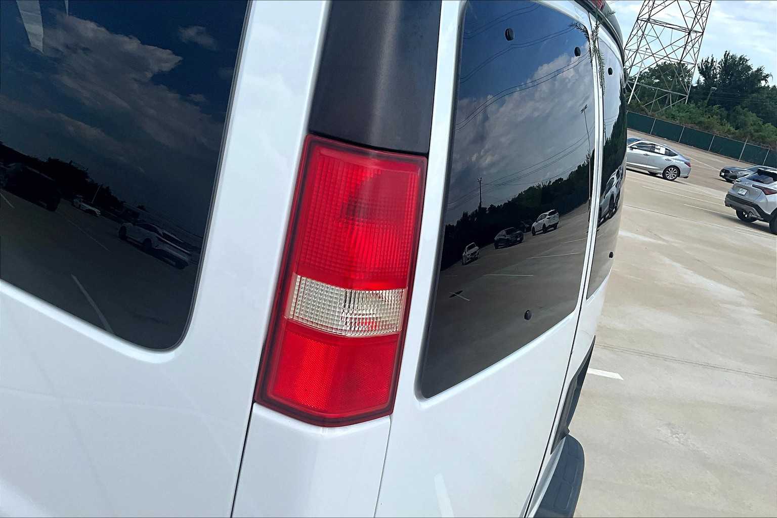 2018 Chevrolet Express Passenger LT photo 26