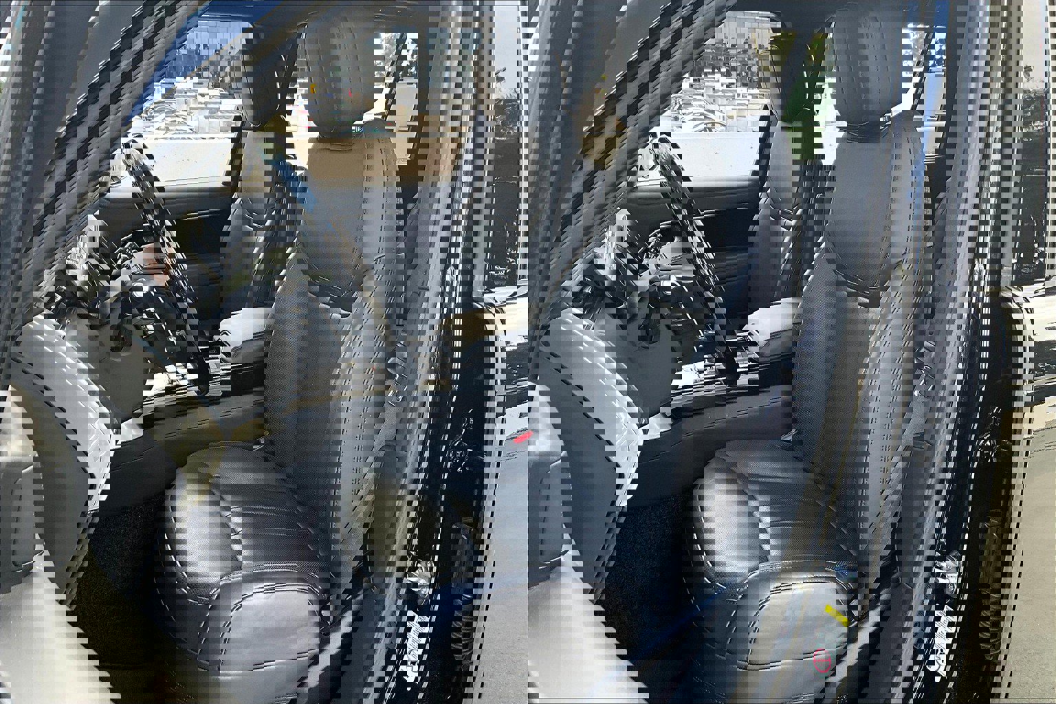 2023 Land Rover Range Rover SE photo 19